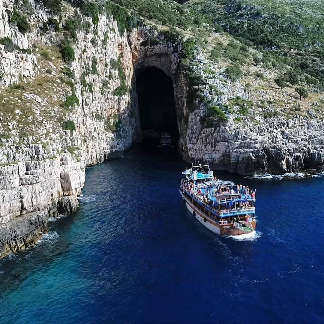 Vizitë në Sazan & Karaburun Tour Operator