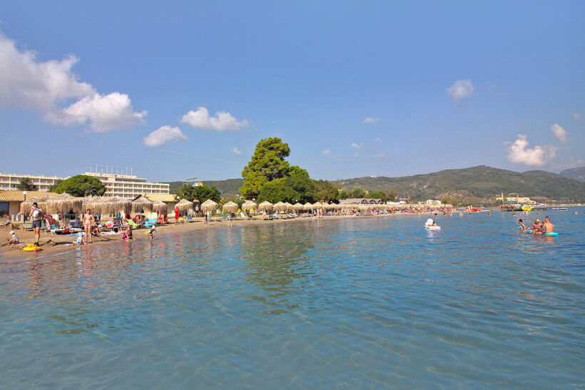 Plazhi privat Messonghi Beach Hotel Corfu Elite Travel Agency